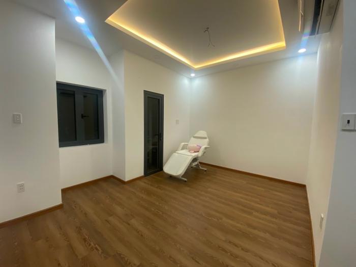 Cho thuê nhà 2 mặt tiền đường Nguyễn Trọng Tuyển