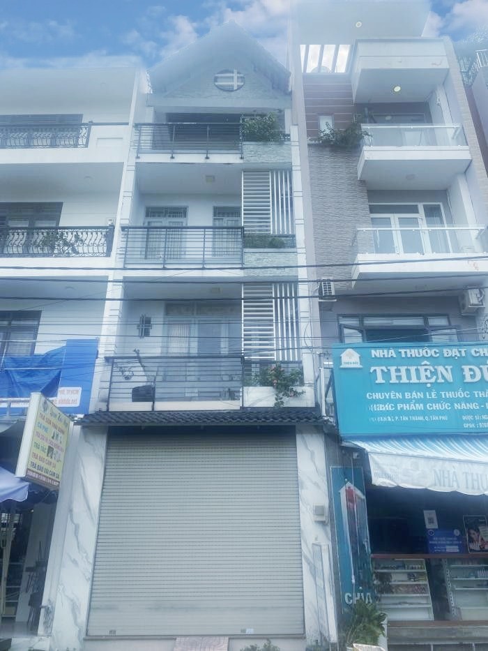 Cho thuê nhà mặt tiền đường Kênh Nước Đen