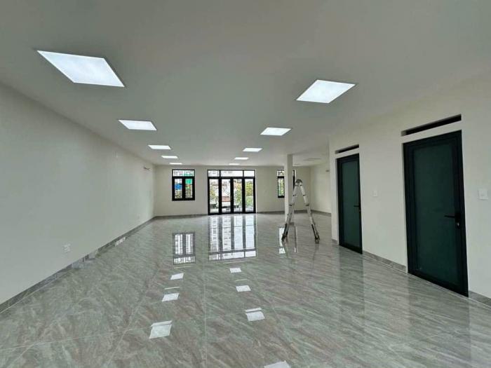 Cho thuê nhà mặt tiền đường Kênh Tân Hóa