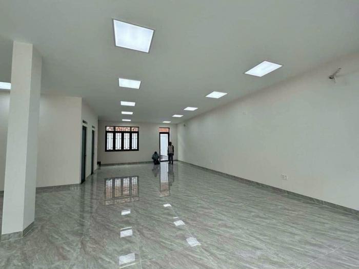 Cho thuê nhà mặt tiền đường Kênh Tân Hóa