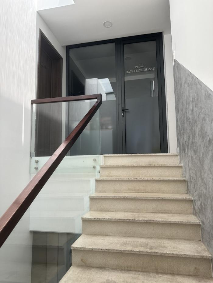 Cho thuê nhà mặt tiền đường Nguyễn Văn Hưởng Thảo Điền