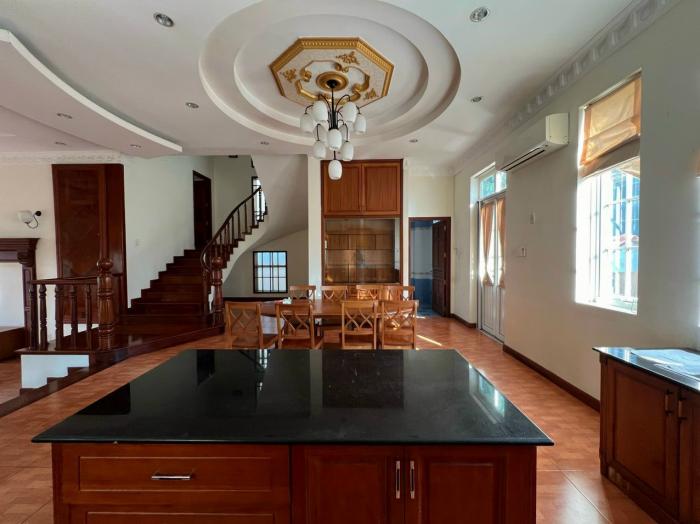 Cho thuê villa góc 2 mặt tiền Nguyễn Văn Hưởng quận 2