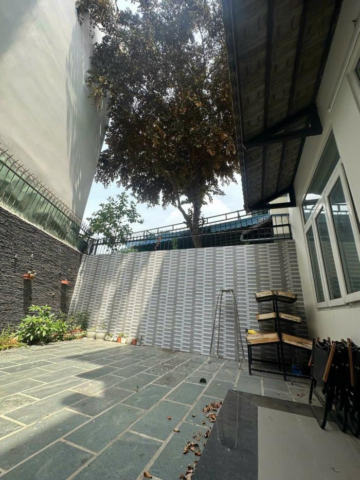 Cho thuê biệt thự mặt tiền đường 47 Thảo Điền quận 2