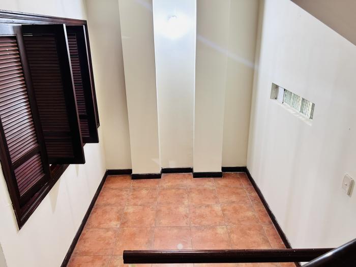 Bán nhà hẻm số 2 Hồng Hà quận Tân Bình đi bộ ra Sân Bay chỉ mất 2 phút