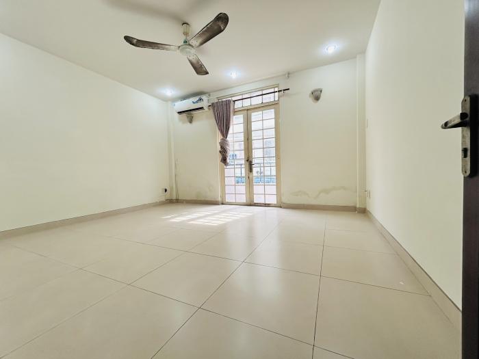 Bán nhà hẻm số 2 Hồng Hà quận Tân Bình đi bộ ra Sân Bay chỉ mất 2 phút