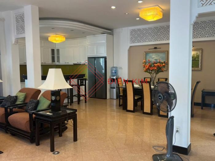 Cho thuê nhà mặt tiền đường Trần Não