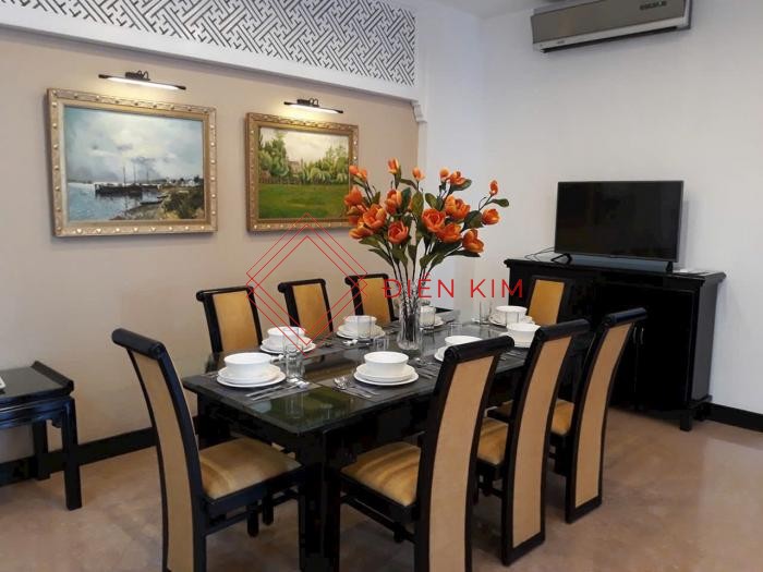 Cho thuê nhà mặt tiền đường Trần Não