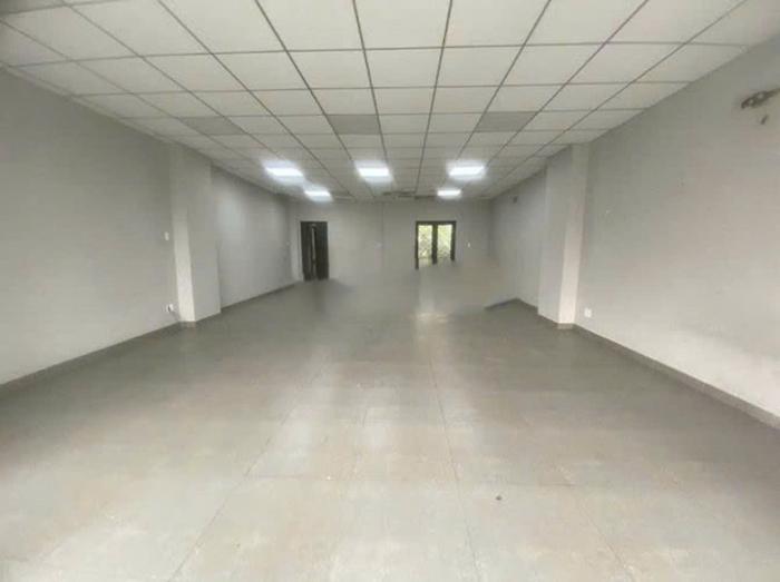 Cho thuê nhà mặt tiền đường Lũy Bán Bích