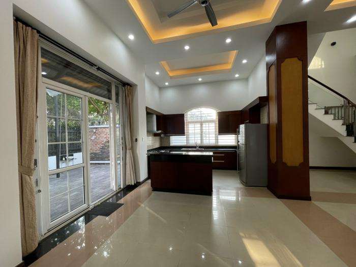 Cho thuê nhà đường Quốc Hương Thảo Điền Quận 2