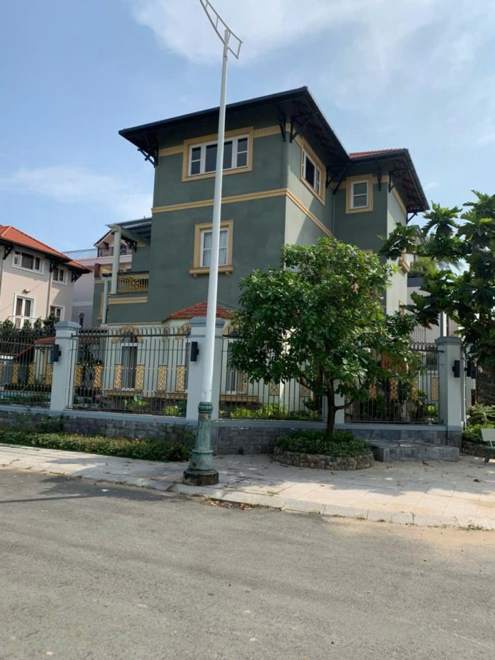 Cho thuê villa góc 2 mặt tiền đường 87 khu Thủ Thiêm Quận 2