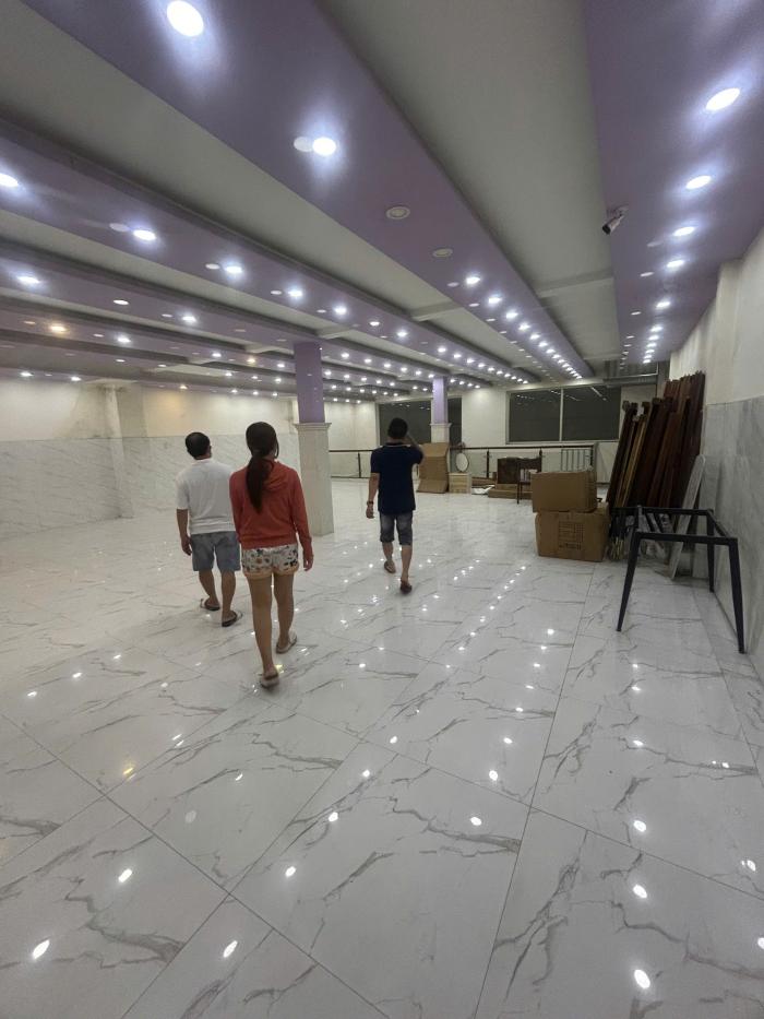 Cho thuê nhà mặt tiền đường Lê Trọng Tấn