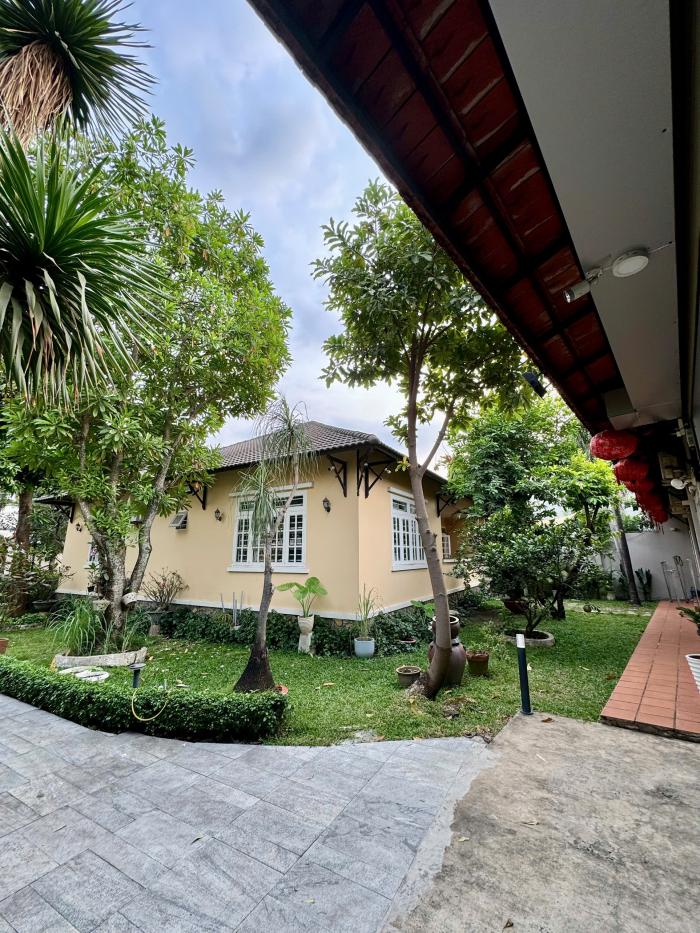 Nhà mặt tiền Nguyễn Thị Định, cho thuê nhà Quận 2