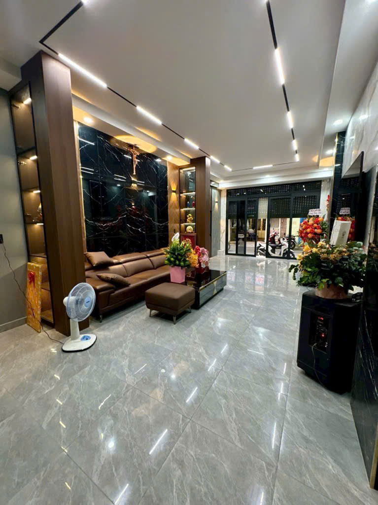 Bán nhà đường Lạc Long Quân quận Tân Bình