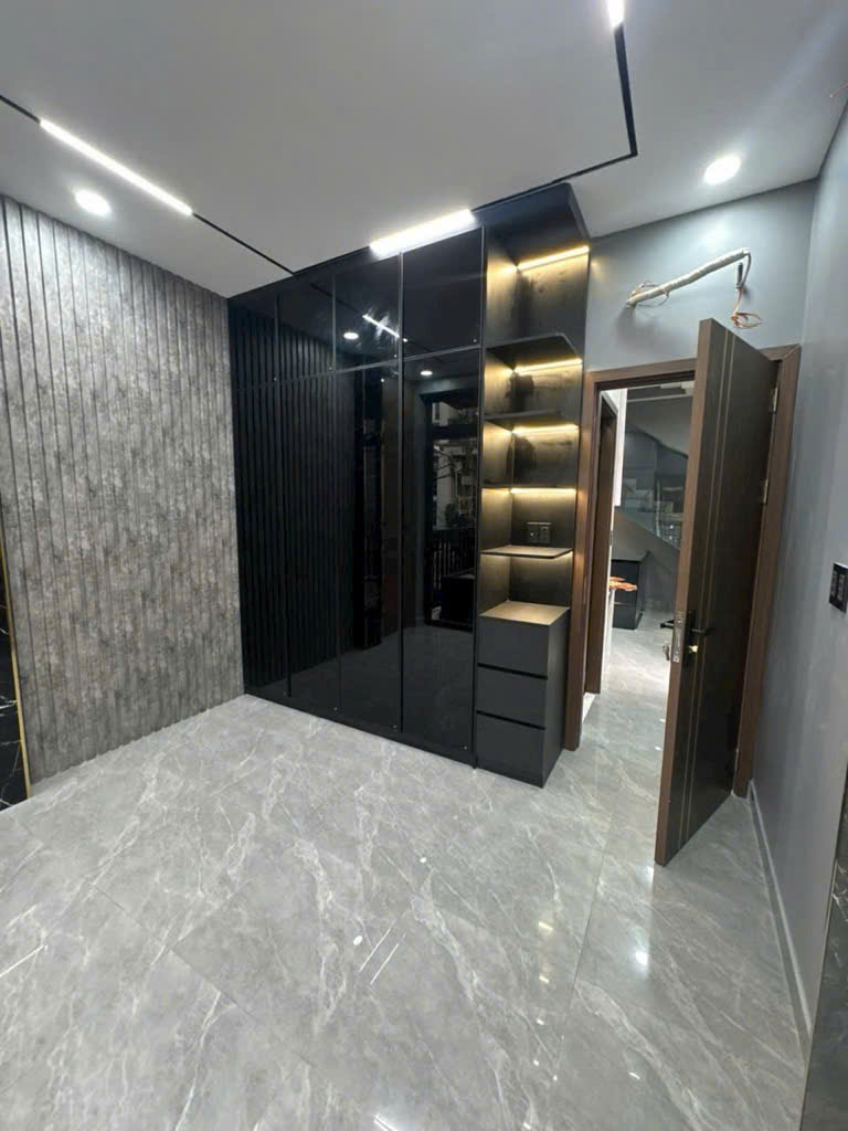 Bán nhà đường Lạc Long Quân quận Tân Bình