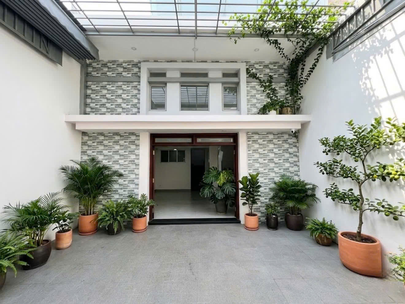 Cho thuê nhà đường Trần Hữu Trang quận Phú Nhuận
