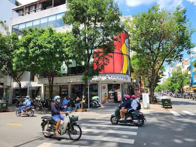 Cho thuê nhà góc 2 mặt tiền đường Nguyễn Thái Bình - Ký Con quận 1