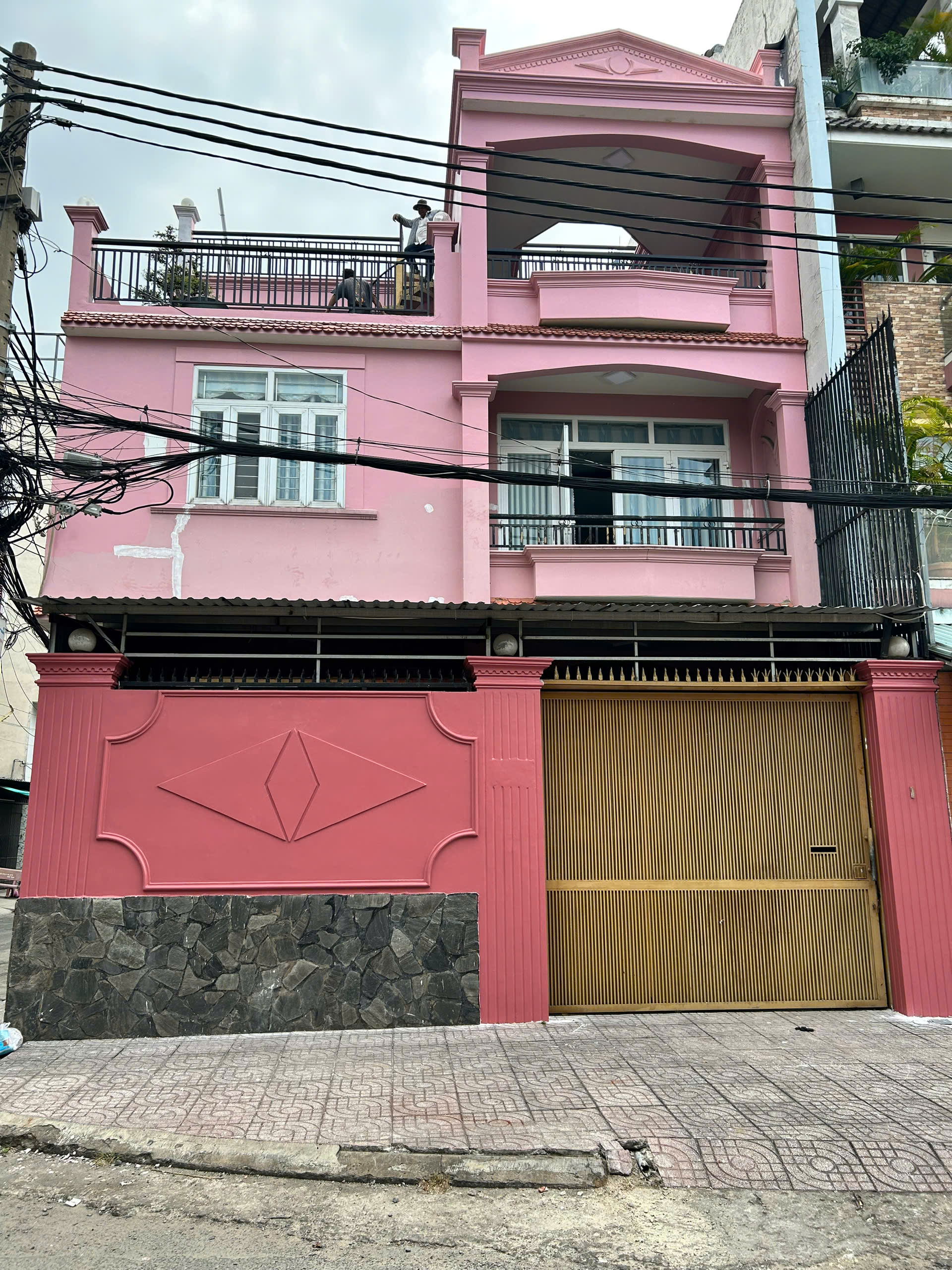 Cho thuê nhà góc 2 mặt tiền hẻm đường Hòa Bình quận Tân Phú