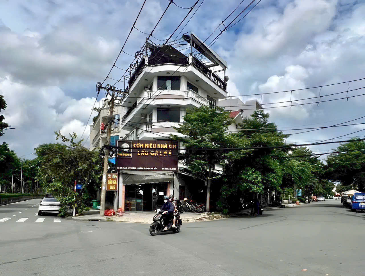 Cho thuê nhà góc ngã 4 đường Phạm Huy Thông quận Gò Vấp