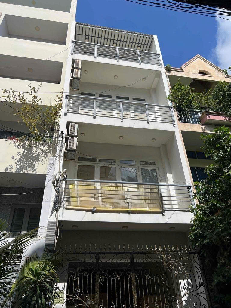 Cho thuê nhà hẻm lớn đường Tô Hiến Thành quận 10