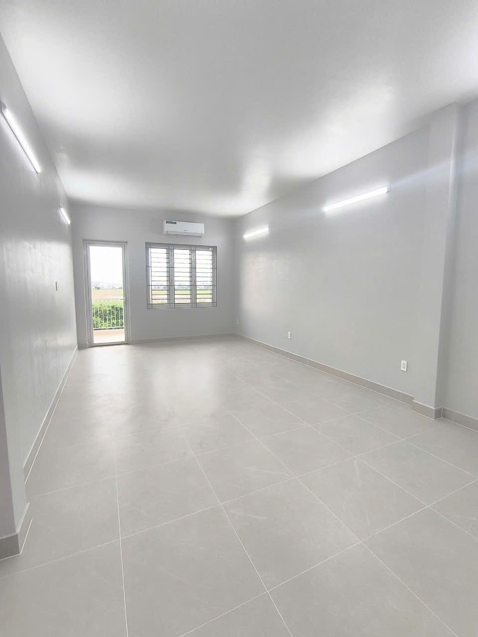 Cho thuê nhà mặt tiền 48 đường C12 quận Tân Bình