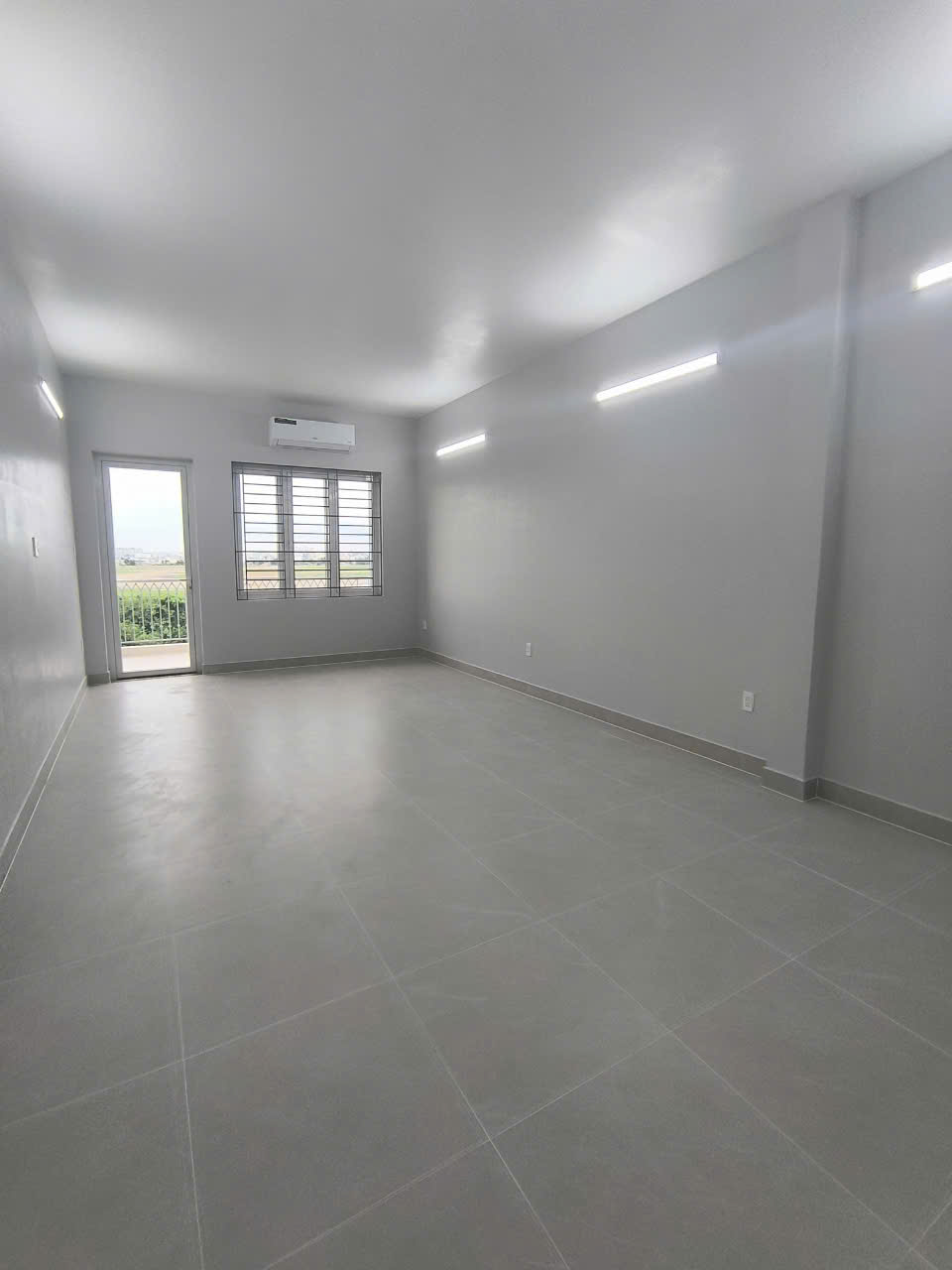 Cho thuê nhà mặt tiền 48 đường C12 quận Tân Bình