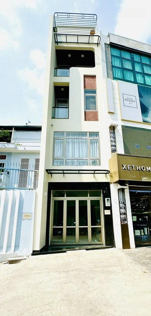 Cho thuê nhà mặt tiền đường Cách Mạng Tháng 8 quận 1