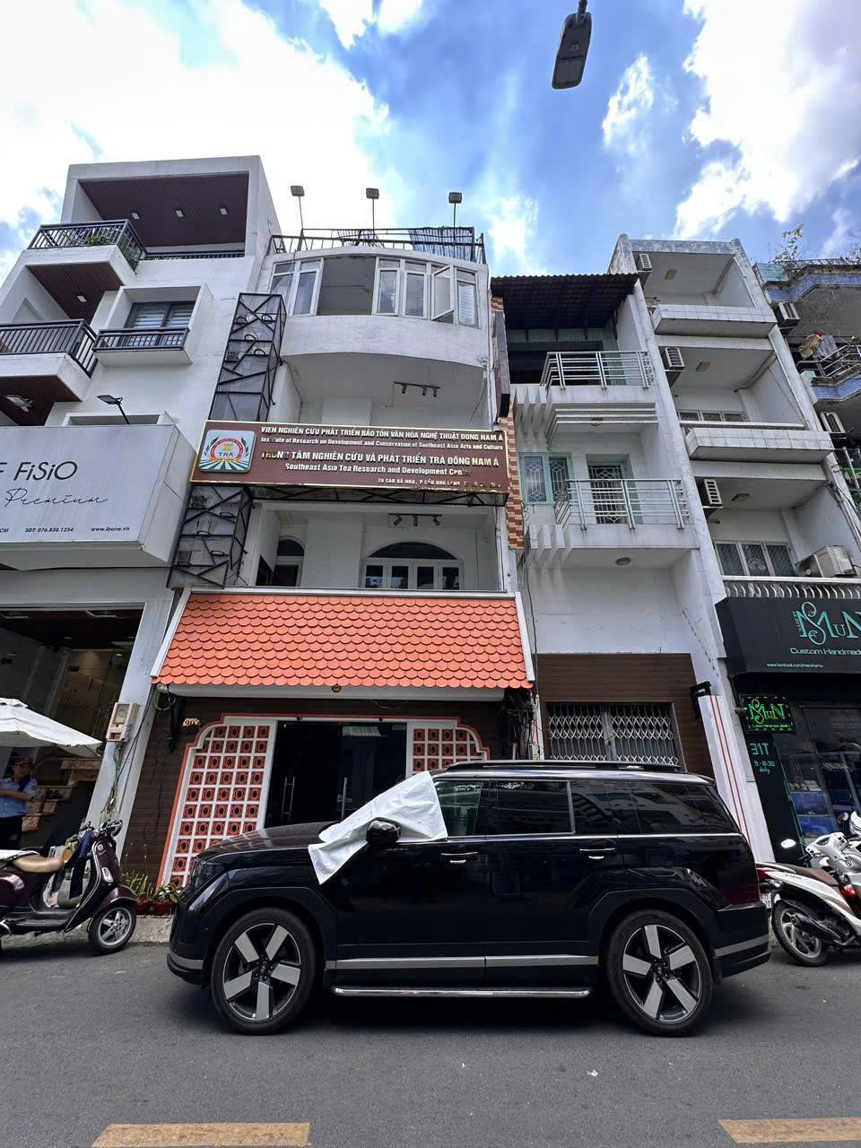 Cho thuê nhà mặt tiền đường Cao Bá Nhạ Quận 1