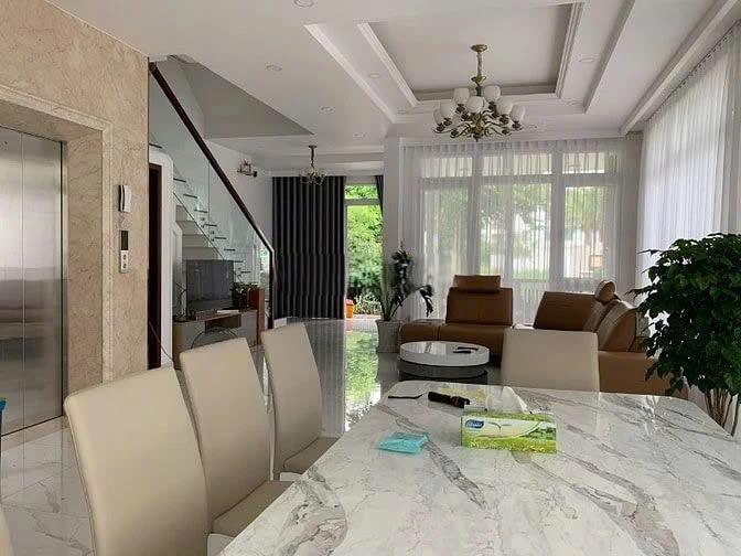 Cho thuê nhà mặt tiền đường D3 Bình Trưng Đông Quận 2