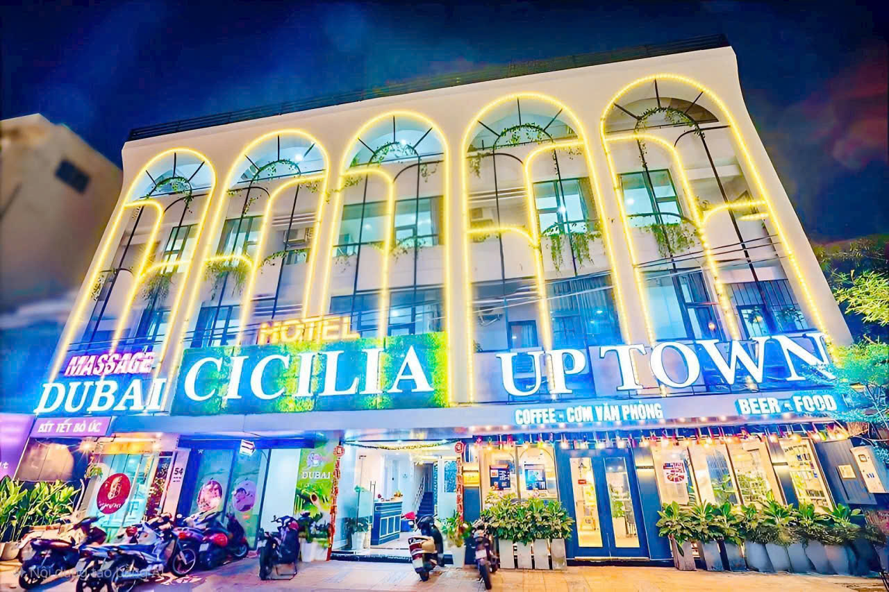 Cho thuê nhà mặt tiền đường Đặng Dung Quận 1