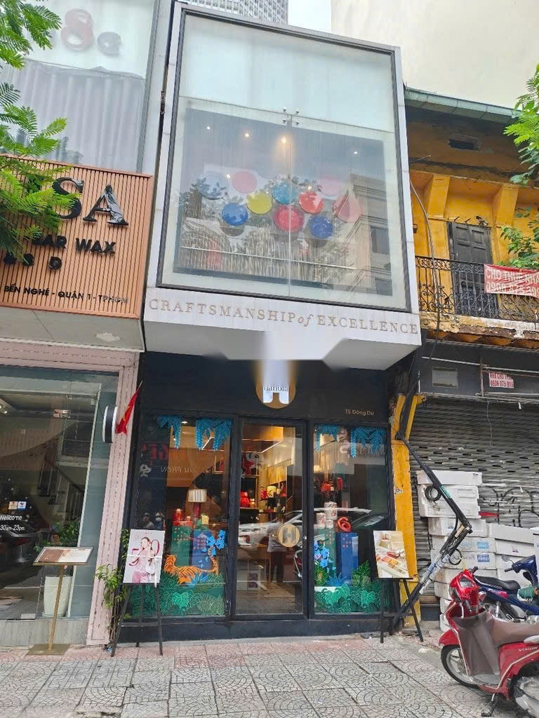 Cho thuê nhà mặt tiền đường Đông Du, nhà nguyên căn quận 1