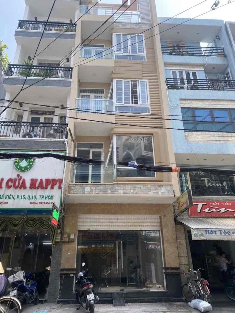 Cho thuê nhà mặt tiền đường Hồ Bá Kiện Quận 10