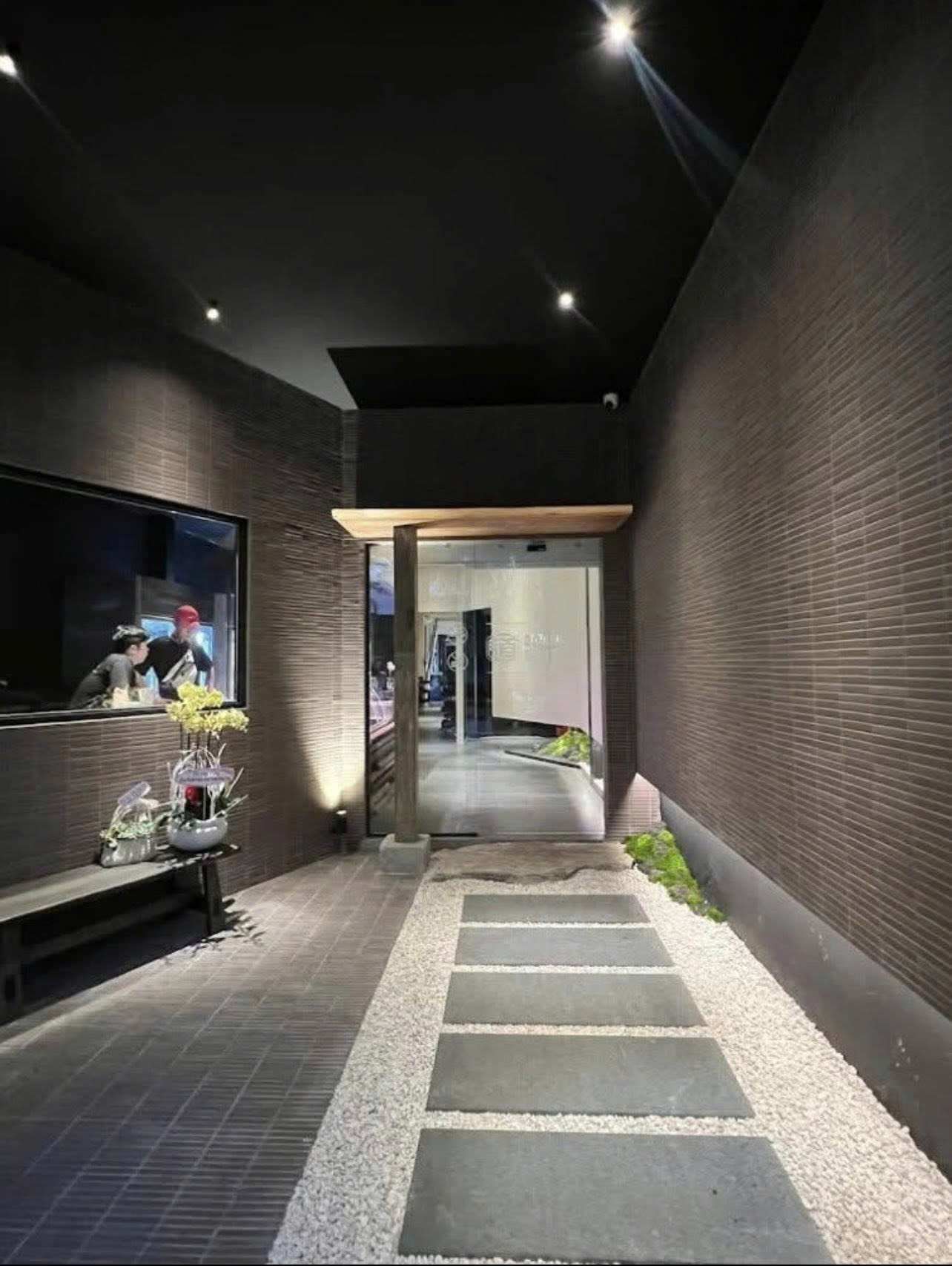 Cho thuê nhà mặt tiền đường Lý Tự Trọng Quận 1