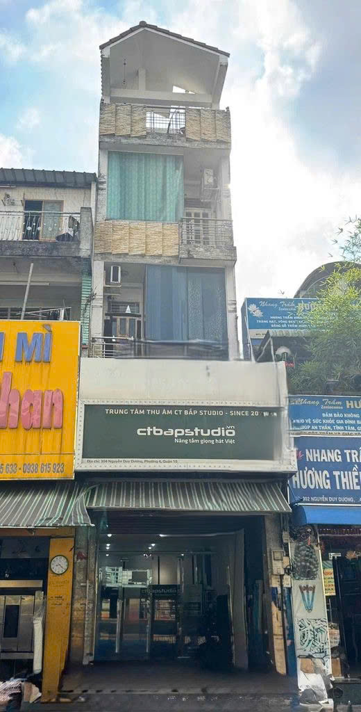 Cho thuê nhà mặt tiền đường Nguyễn Duy Dương Quận 10