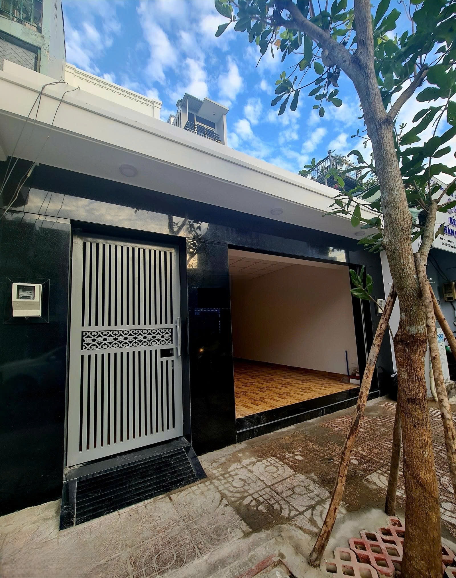 Cho thuê nhà mặt tiền đường Nguyễn Kiệm, nhà chính chủ quận Phú Nhuận