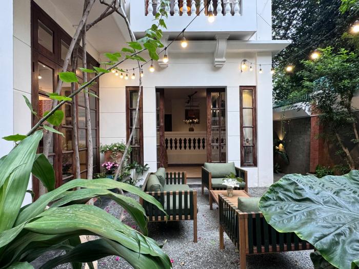 Cho thuê nhà mặt tiền đường Nguyễn Văn Hưởng Thảo Điền Quận 2