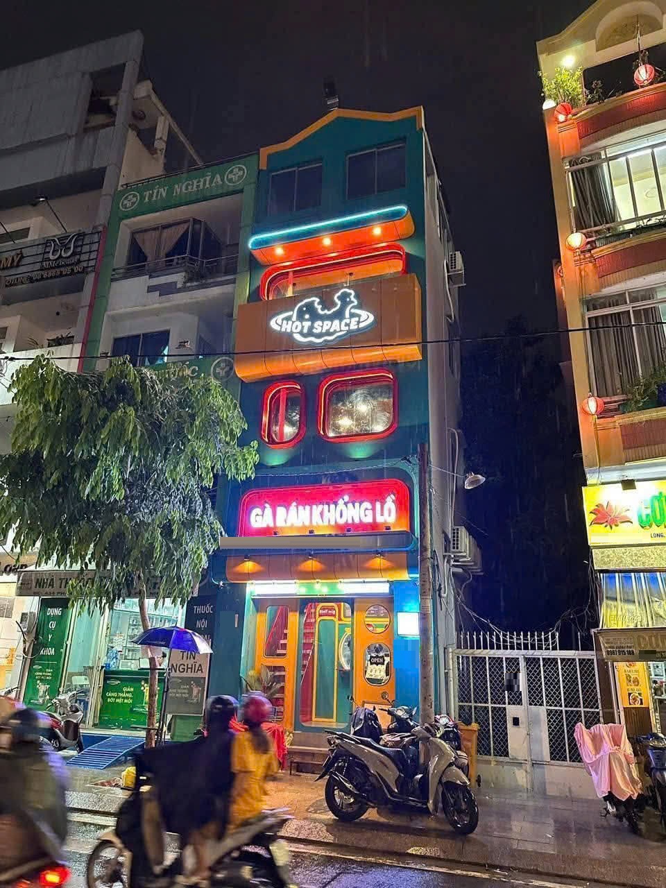 Cho thuê nhà mặt tiền đường Phan Xích Long Quận Phú Nhuận