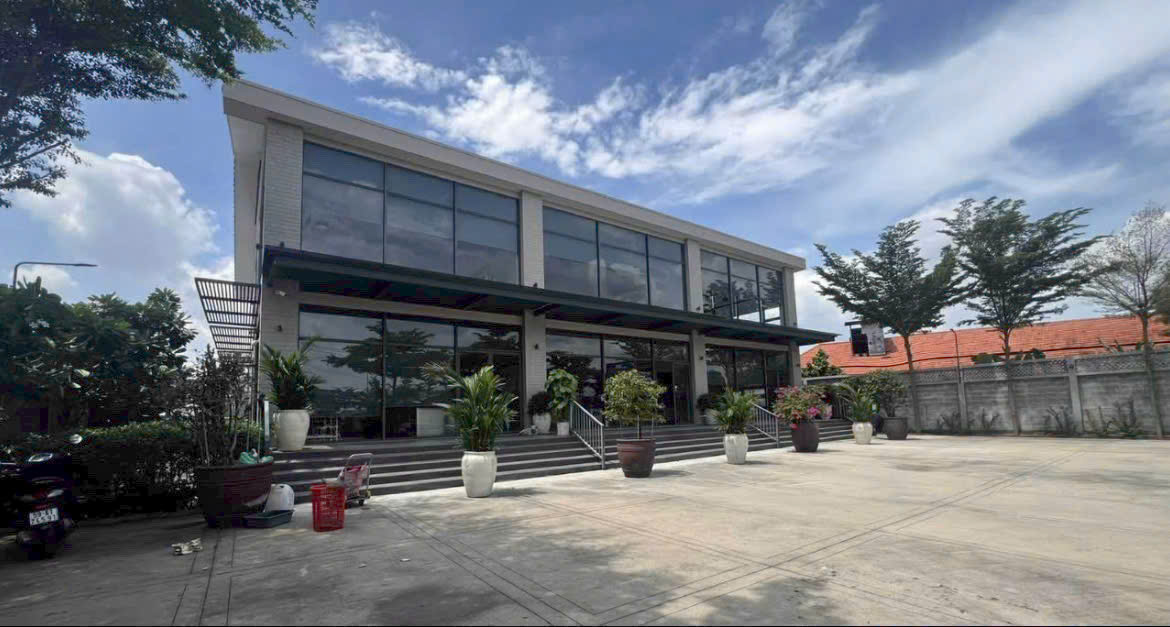 Cho thuê nhà mặt tiền đường Quốc lộ 13 quận Thủ Đức