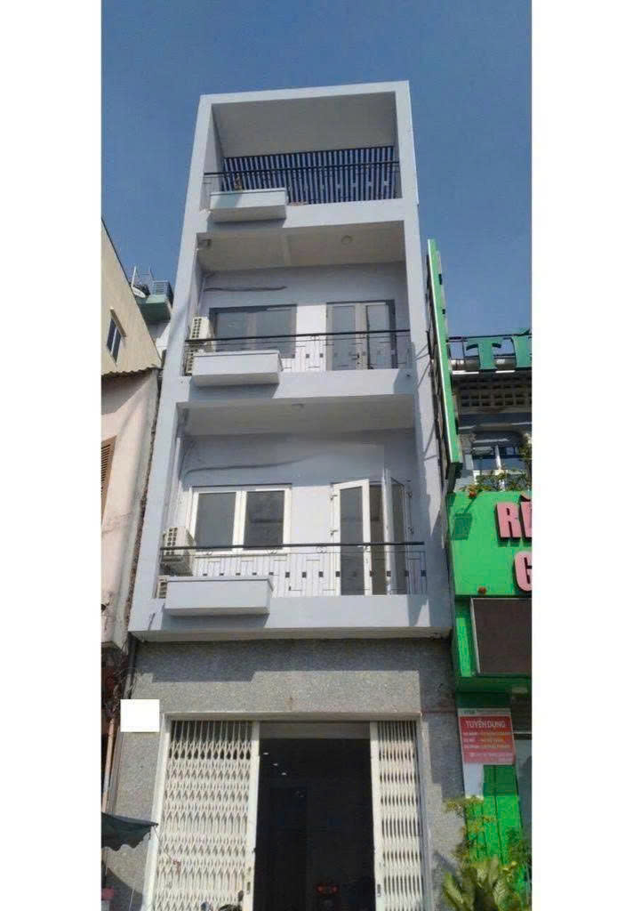 Cho thuê nhà mặt tiền đường Võ Văn Kiệt Quận 1