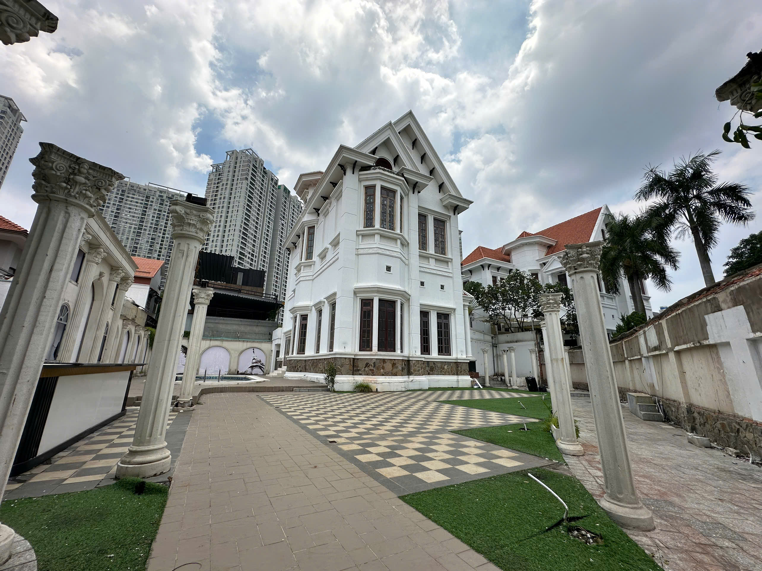 Cho thuê villa Nguyễn Ư Dĩ P. Thảo Điền quận 2