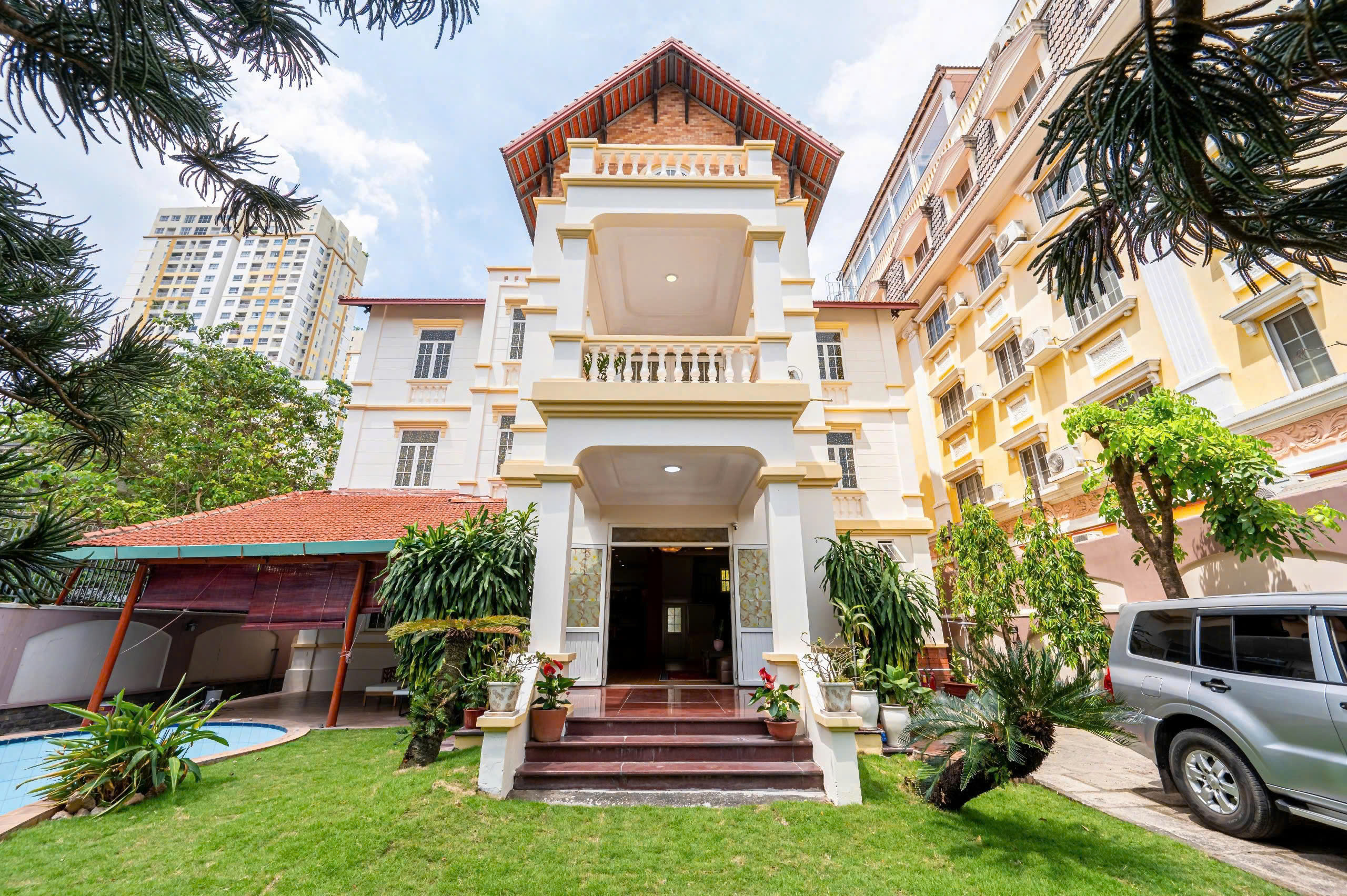 Cho thuê villa Nguyễn Văn Hưởng Thảo Điền quận 2