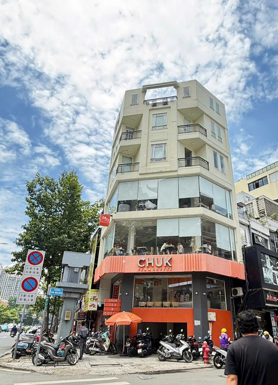 Tòa nhà cho thuê mặt tiền 213-215 Ba Tháng Hai Quận 10