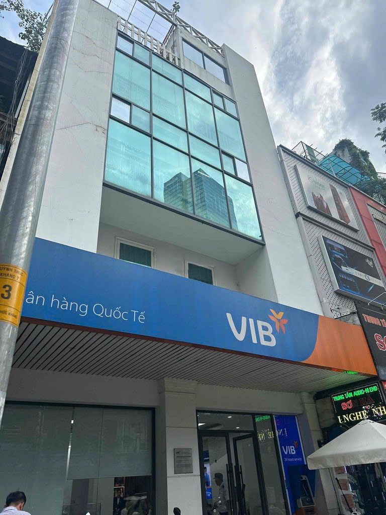 Tòa nhà cho thuê mặt tiền 35-37 Huỳnh Thúc Kháng Quận 1