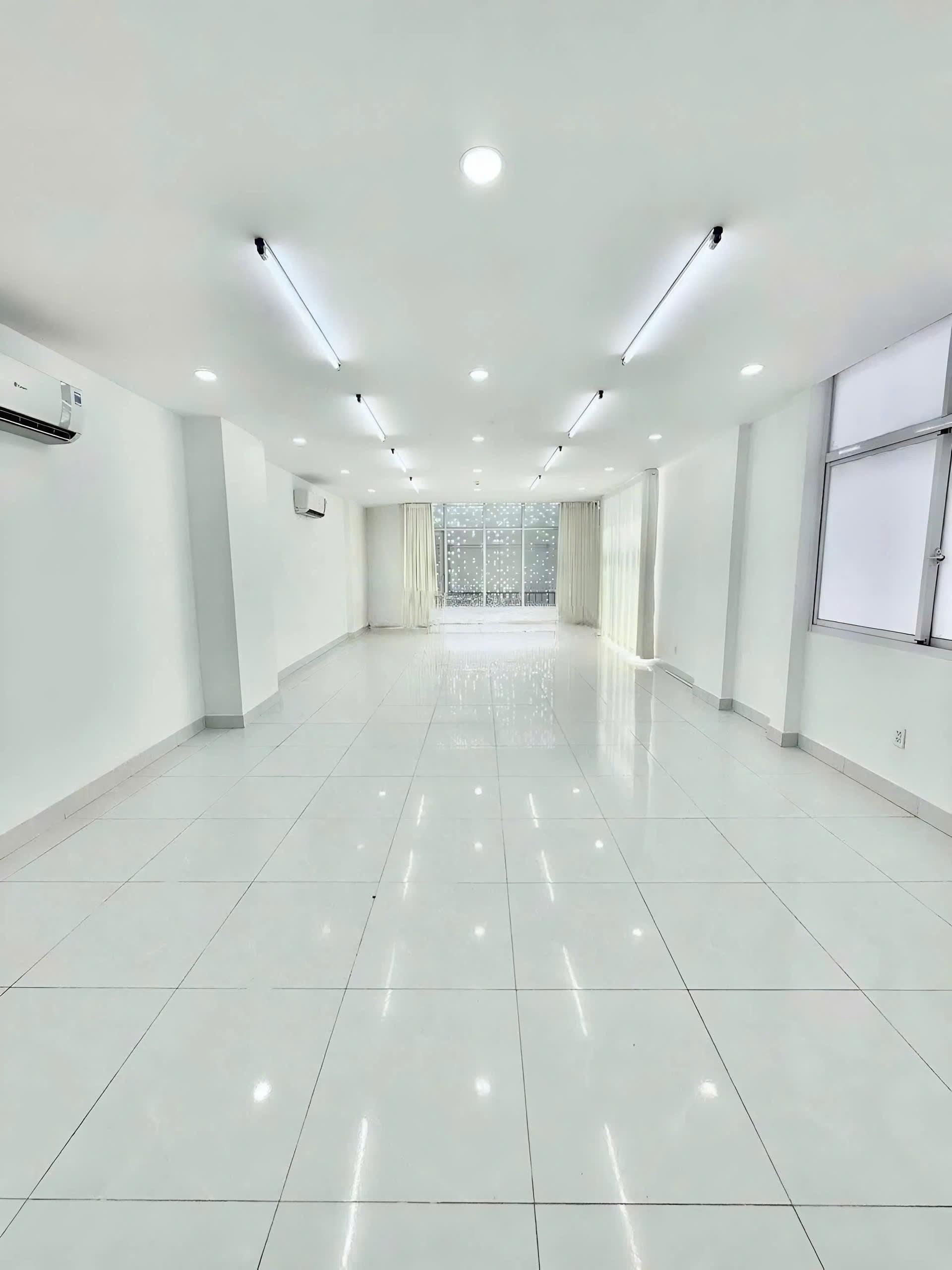 Tòa nhà cho thuê mặt tiền đường Lê Quang Định Quận Bình Thạnh