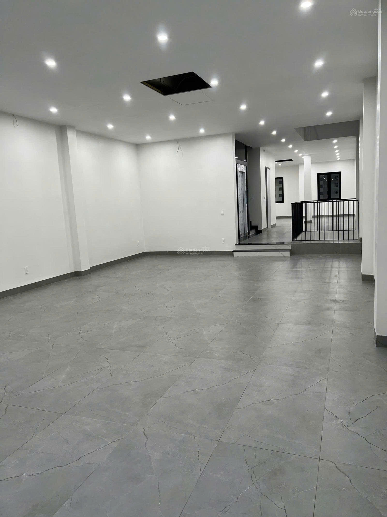 Tòa nhà cho thuê mặt tiền đường Nguyễn Bá Tuyển Quận Tân Bình