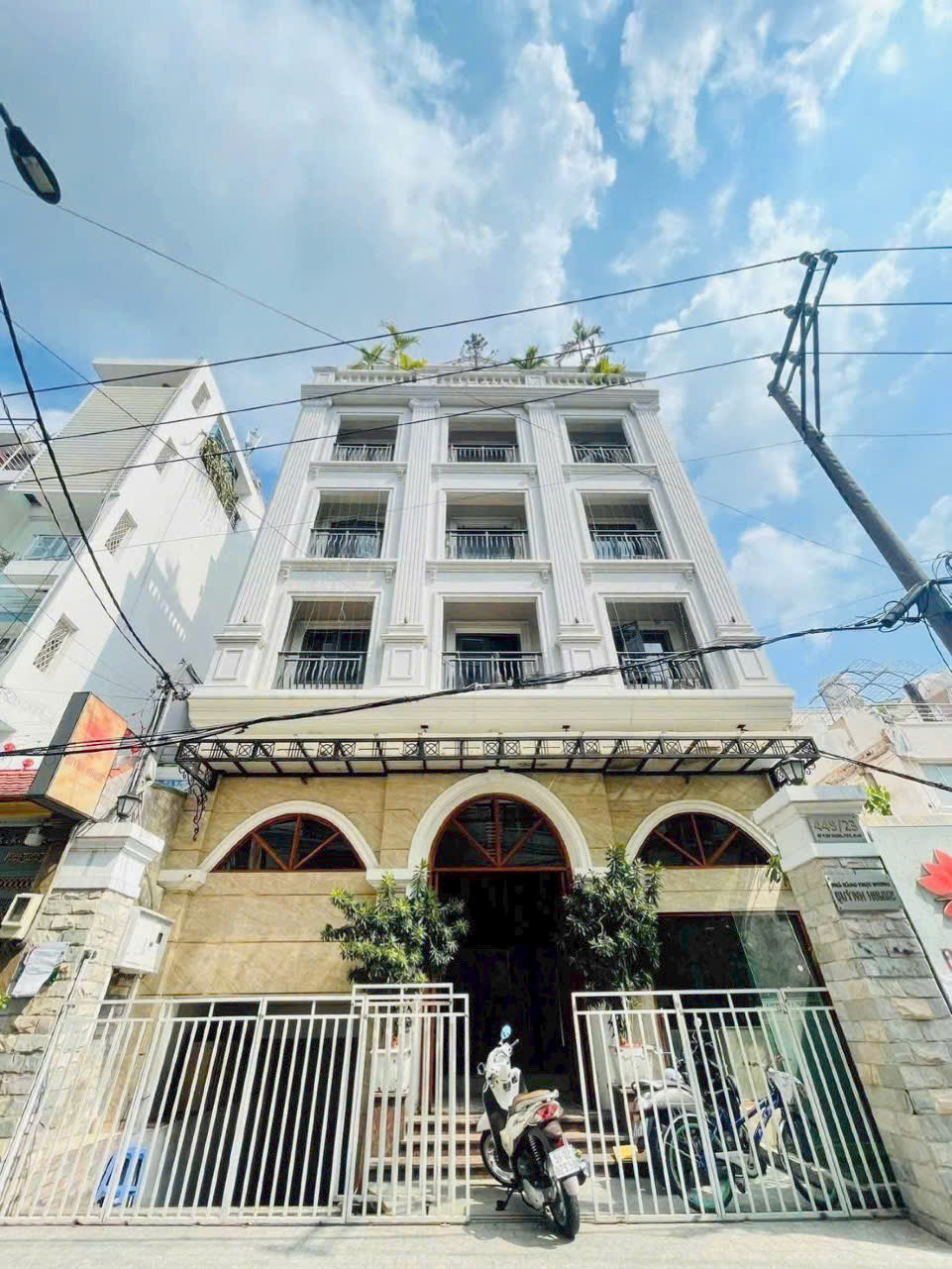 Bán tòa nhà đường Sư Vạn Hạnh khu Vạn Hạnh Mall quận 10