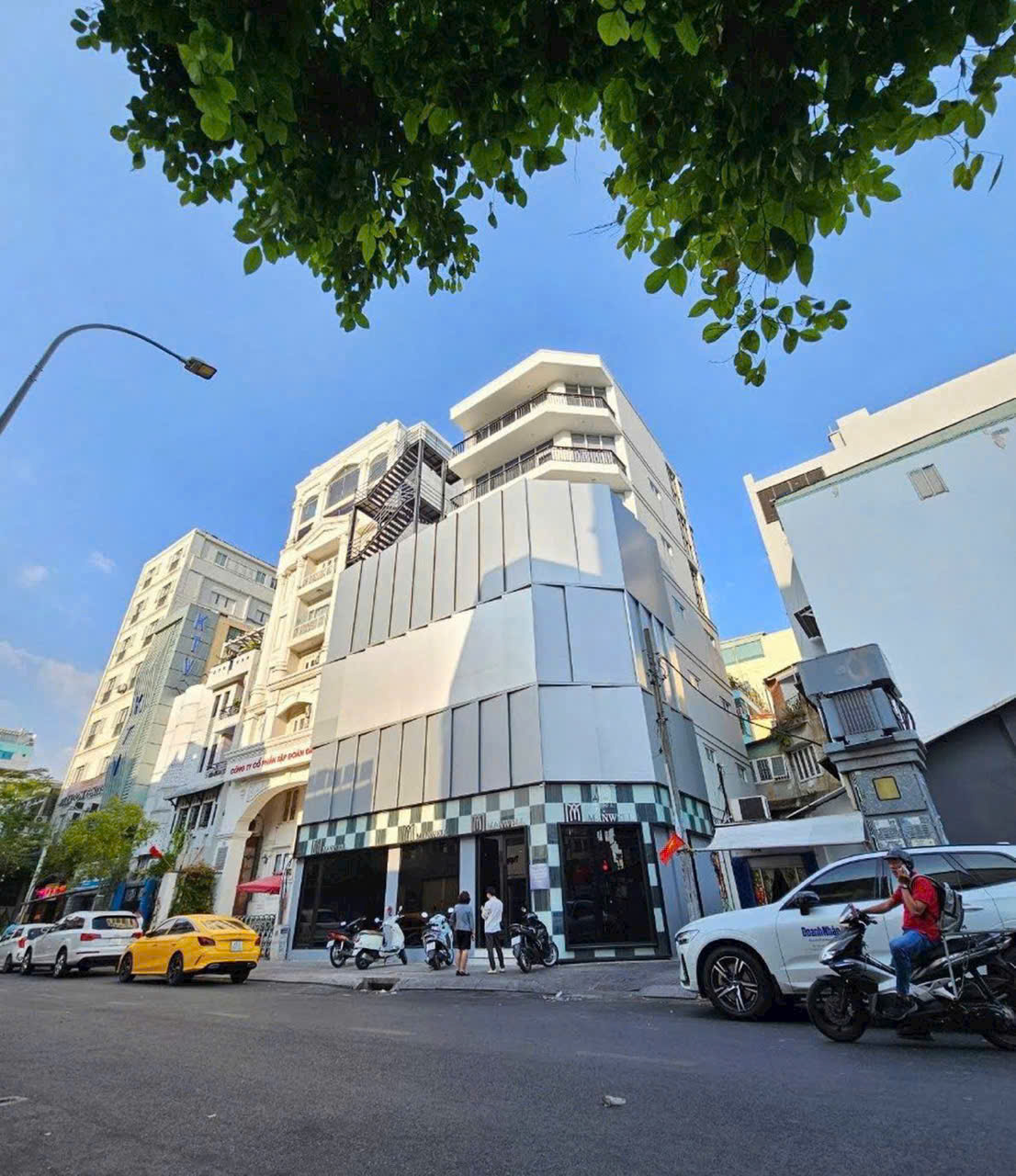 Bán tòa nhà góc 2 mặt tiền đường Trần Nhật Duật Quận 1