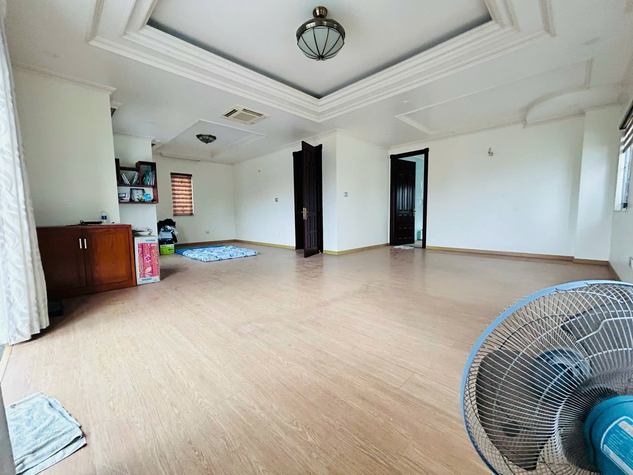 Cho thuê nhà 2 mặt tiền trước đường Dương Quảng Hàm rộng 80m vỉa hè 5m sau đường số 8 khu Cityland