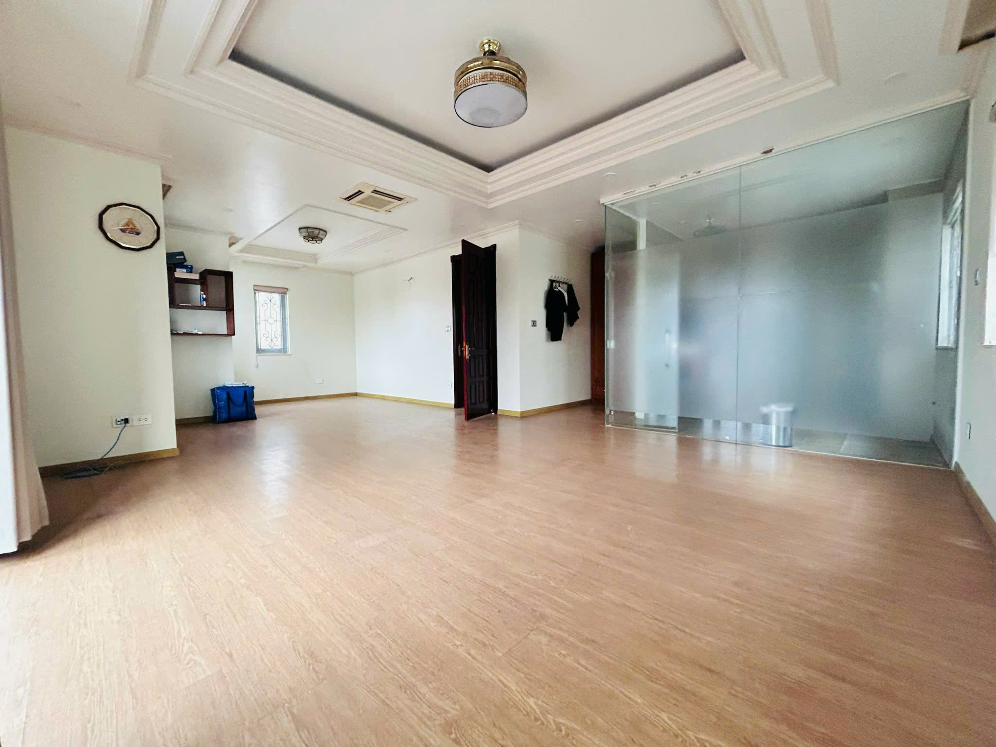 Cho thuê nhà 2 mặt tiền trước đường Dương Quảng Hàm rộng 80m vỉa hè 5m sau đường số 8 khu Cityland