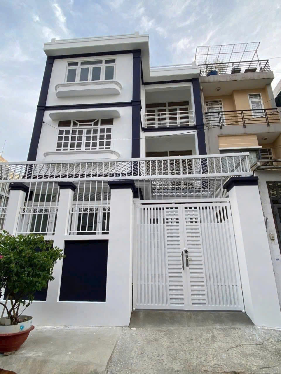 Cho thuê nhà đường Đinh Bộ Lĩnh, nhà hẻm xe hơi quận Bình Thạnh