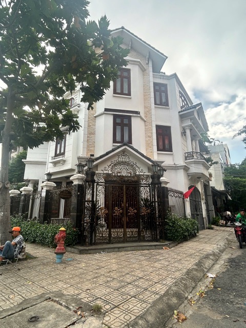 Cho thuê nhà góc 2 mặt tiền đường Lê Thúc Hoạch, nhà chính chủ quận Tân Phú